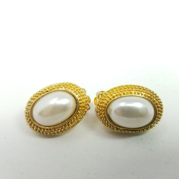Vintage Faux Pearl and Gold Tone Oval Clip On Earrings, Retro 80s 90s Style - Picture 6 of 6